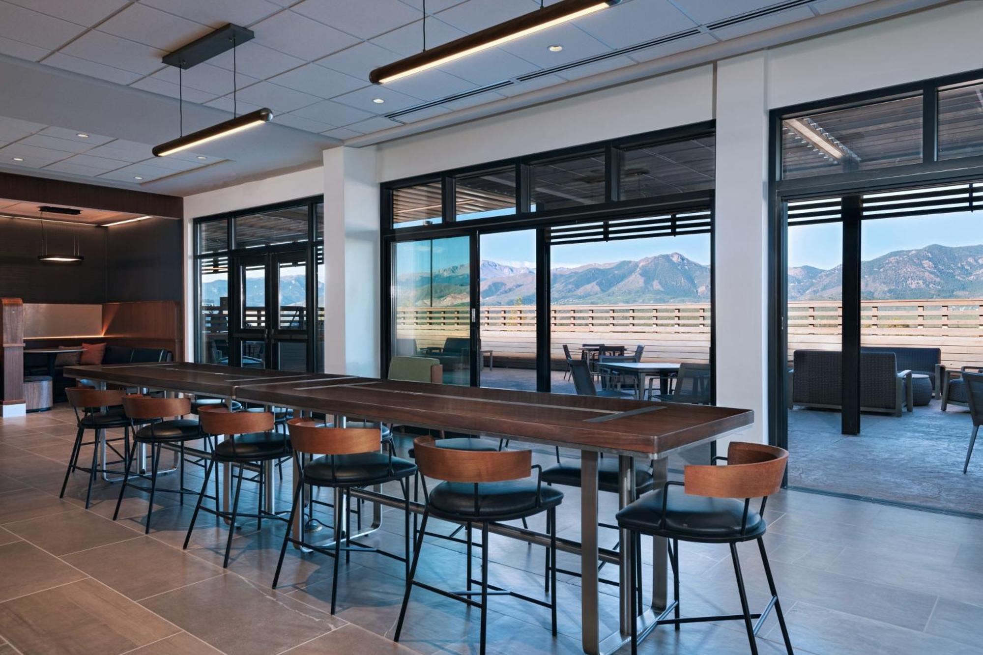 Courtyard By Marriott Colorado Springs North, Air Force Academy Hotel Екстериор снимка